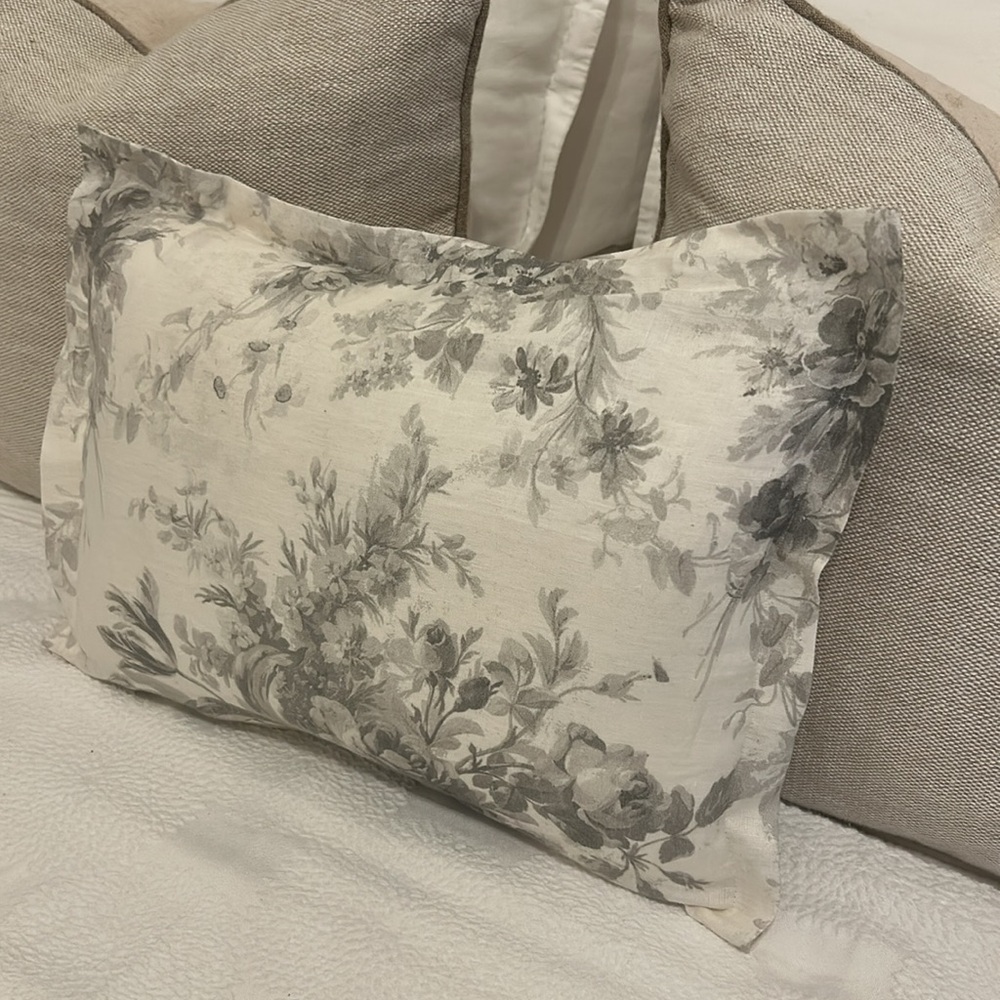 NWT Peter Reed Linen Boudoir Accent Pillow, 100% Linen, cover only